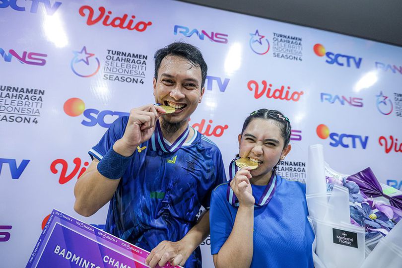 Juara Ganda Campuran TOSI 4: Ahsan dan Ziva Magnolya Taklukkan Raffi/Bellaetrix dalam Pertarungan Sengit Tiga Gim Juara Ganda Campuran TOSI 4: Ahsan dan Ziva Magnolya Taklukkan Raffi/Bellaetrix dalam Pertarungan Sengit Tiga Gim