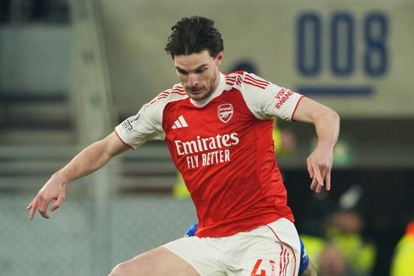 Hasil Premier League Tadi Malam: Liverpool Taklukkan Tottenham, Arsenal Kembali ke Puncak