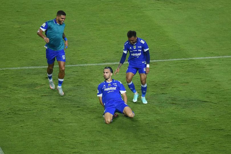 Persib vs Bangkok United: Pengeran Biru Dapat Tambahan 2 Amunisi, Adam Alis dan Andrew Jung Siap Pulih Persib vs Bangkok United: Pengeran Biru Dapat Tambahan 2 Amunisi, Adam Alis dan Andrew Jung Siap Pulih