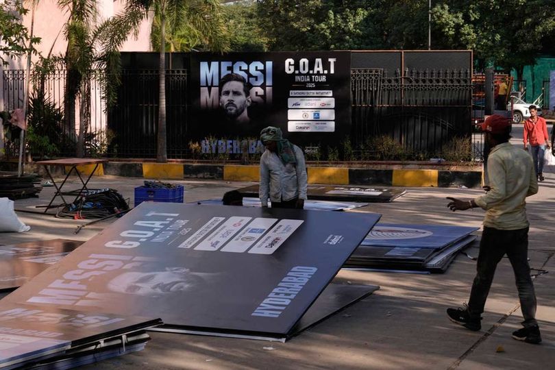 Tur GOAT Lionel Messi di India Rusuh: Kerumunan Politisi, Pejabat, dan Selebritas Bikin La Pulga Merasa Tak Aman Tur GOAT Lionel Messi di India Rusuh: Kerumunan Politisi, Pejabat, dan Selebritas Bikin La Pulga Merasa Tak Aman