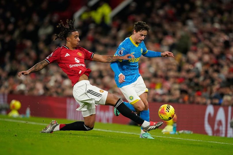 Leny Yoro Mulai Bersinar di Manchester United: Bek 20 Tahun Ini Tunjukkan Progres Menjanjikan