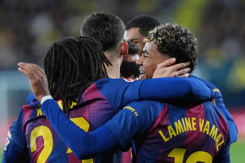 Jarang Main di Etihad, Bek Serbabisa ini Ditawarkan Man City ke Barcelona