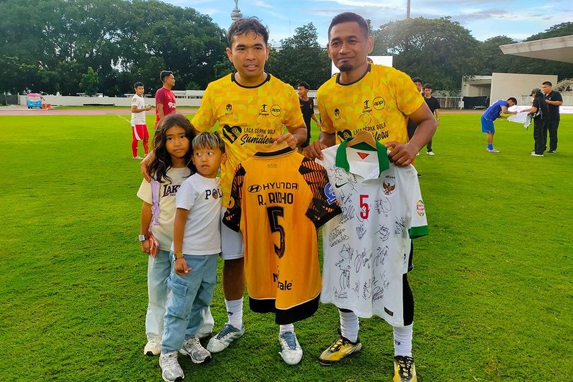 Laku Rp100 Juta! Ramdani Lestaluhu Rela Lepas Jersey Debut Timnas demi Korban Bencana Sumatra