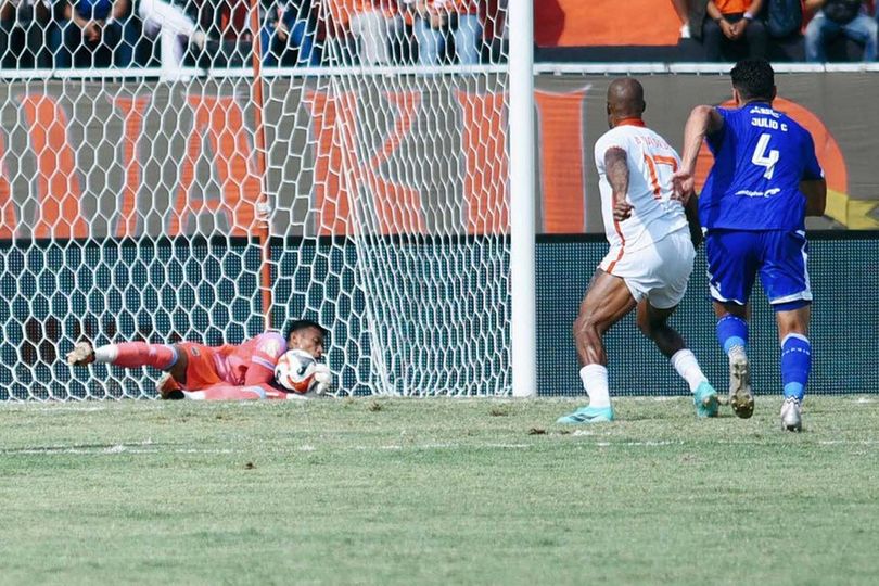 6 Kemenangan Beruntun Persib Terhenti di Ternate: Malut United dan Sang Mantan jadi Batu Sandungan 6 Kemenangan Beruntun Persib Terhenti di Ternate: Malut United dan Sang Mantan jadi Batu Sandungan