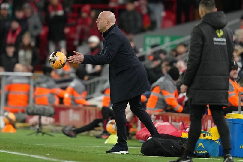 Pesta Gol Tak Bikin Puas, Arne Slot Kritik Penampilan Liverpool Usai Tekuk Barnsley