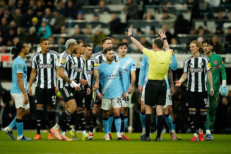 Reaksi Keras Alan Shearer Lihat Kinerja Wasit di Laga Newcastle vs Man City: Itu Sampah!