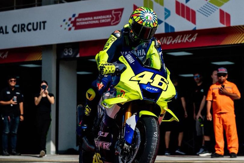 6 Potret Keseruan Valentino Rossi Jajal Sirkuit Mandalika Pertama Kali, Langsung Jatuh Cinta!