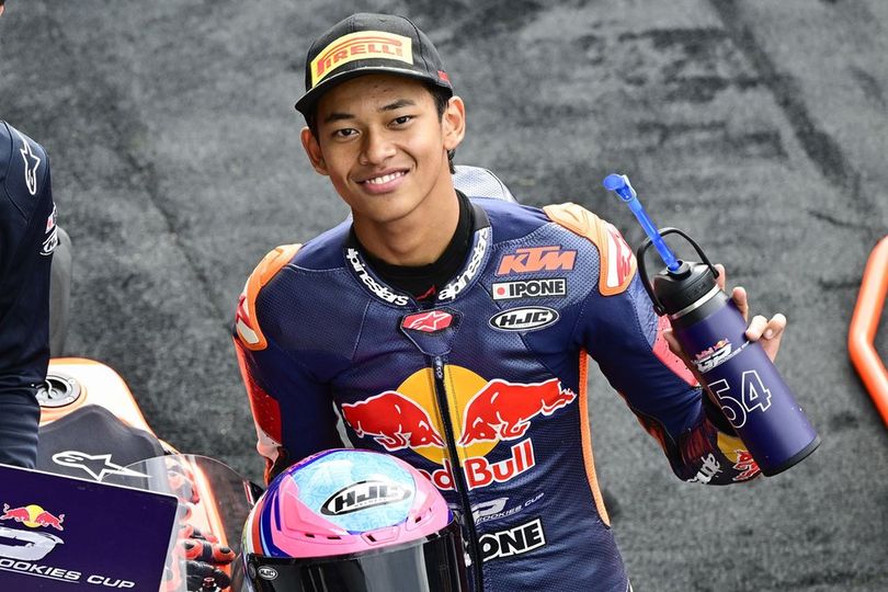 Cara Lucu Para Rider Moto3 dan Moto2 Sambut Kedatangan Veda Ega Pratama ke 'Geng' Red Bull Cara Lucu Para Rider Moto3 dan Moto2 Sambut Kedatangan Veda Ega Pratama ke 'Geng' Red Bull