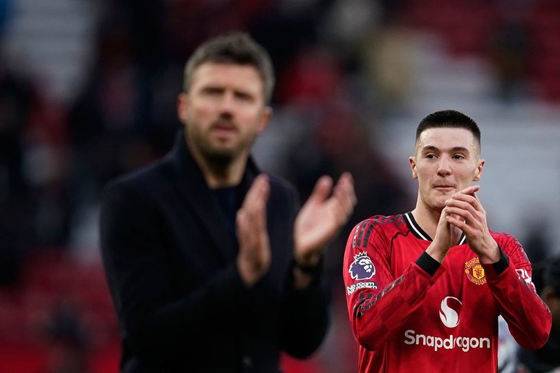 Michael Carrick Full Senyum, Puji Benjamin Sesko: Mentalitas Monster Gol!