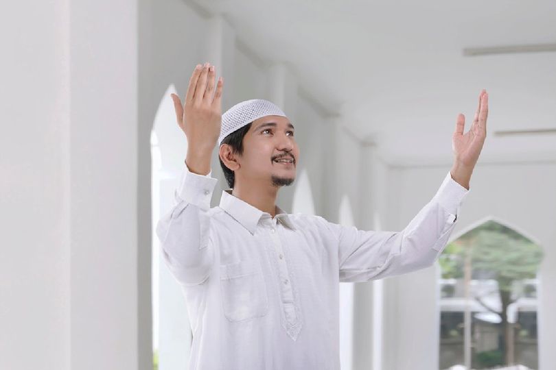 Pulang Kerja Langsung Tarawih? Grooming Sat-Set Ini Bikin Cowok Tetap Rapi