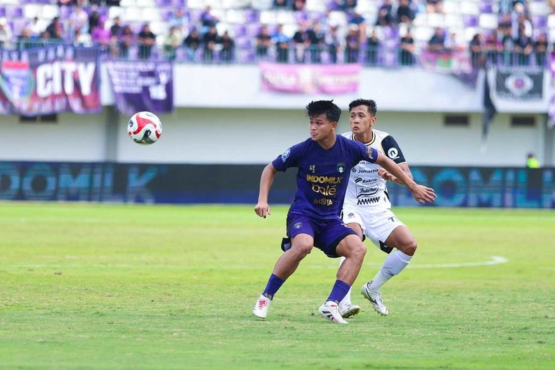 Tembok Bernama Dony Tri Pamungkas di Sektor Kiri Persija Bikin Shayne Pattynama Duduk di Bangku Cadangan