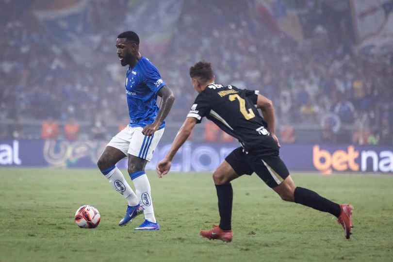 Kerusuhan di Final Campeonato Mineiro antara Cruzeiro vs Atletico Mineiro: 23 Pemain Dapat Kartu Merah