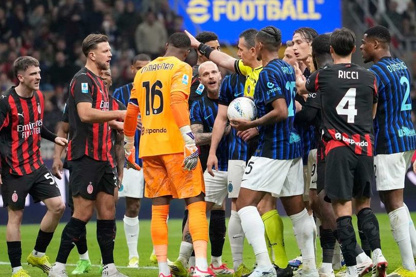 Rapor Pemain Milan Saat kalahkan Inter: Estupinan Pahlawan, Lini Belakang Rossoneri Tampil Disiplin Rapor Pemain Milan Saat kalahkan Inter: Estupinan Pahlawan, Lini Belakang Rossoneri Tampil Disiplin
