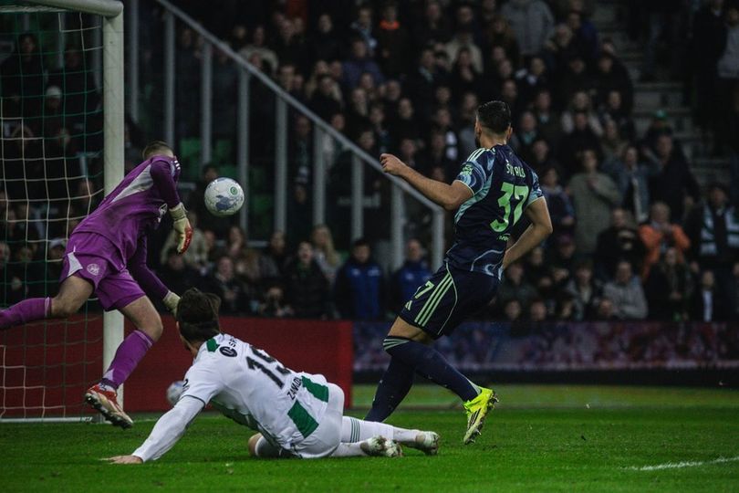 Maarten Paes Starter, Ajax Kalah Telak dari Groningen