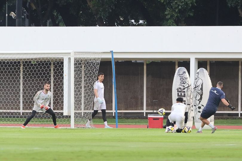 John Herdman Bongkar Alasan Panggil 4 Kiper Timnas Indonesia, Ternyata Ada Misi Rahasia untuk Piala AFF! John Herdman Bongkar Alasan Panggil 4 Kiper Timnas Indonesia, Ternyata Ada Misi Rahasia untuk Piala AFF!