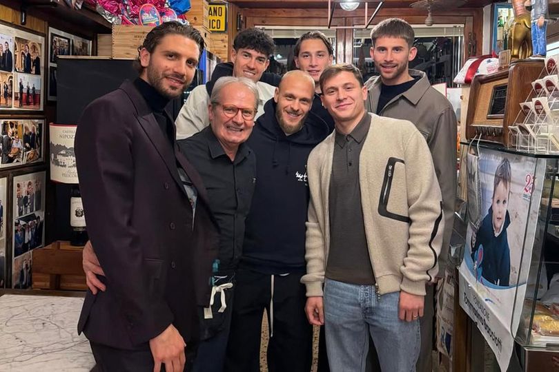 Manuel Locatelli Dirujak Fans Juventus Usai 'Nongkrong' Bareng Pemain Inter Milan