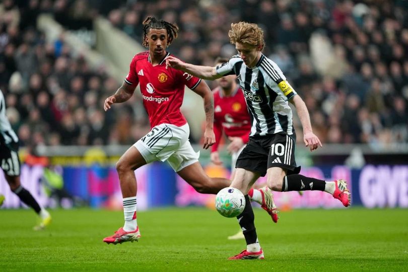 Paul Scholes Sindir Michael Carrick Usai Man United Tumbang dari Newcastle: Mainnya Buruk Banget!