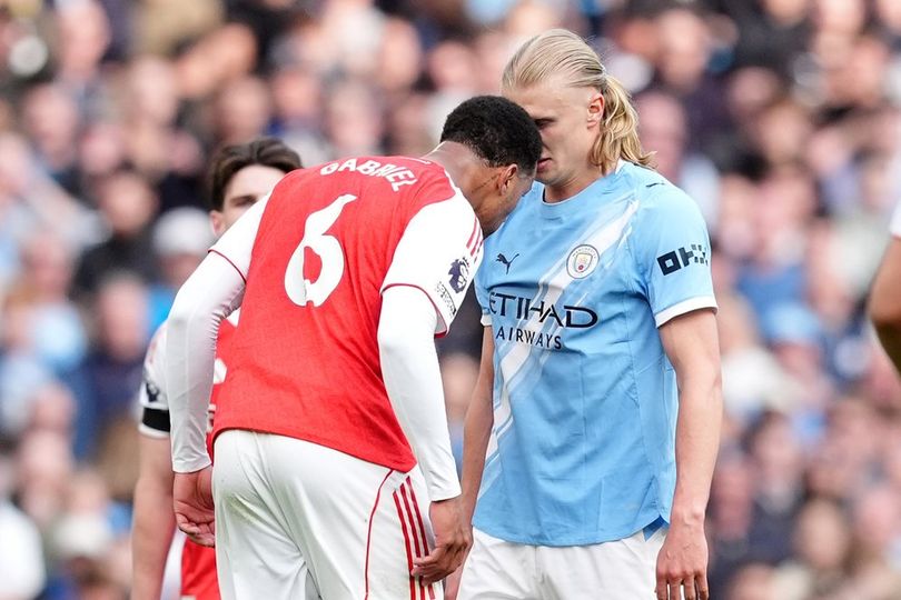 Man City vs Arsenal: Mengapa Gabriel Magalhaes Tak Dikartu Merah Usai Headbutt Erling Haaland?