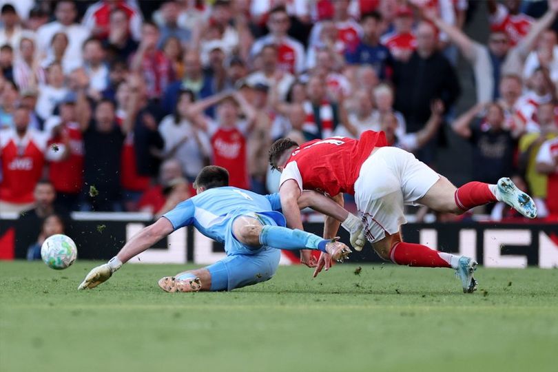 Kenapa Nick Pope Tak Dikartu Merah Usai Menjatuhkan Viktor Gyokeres?