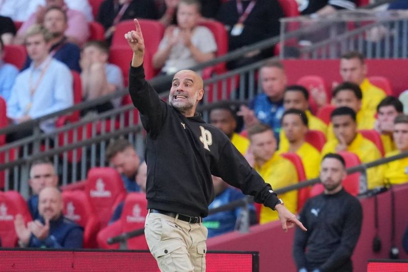 Pep Guardiola Tegaskan Manchester City Masih Jauh dari Treble Domestik