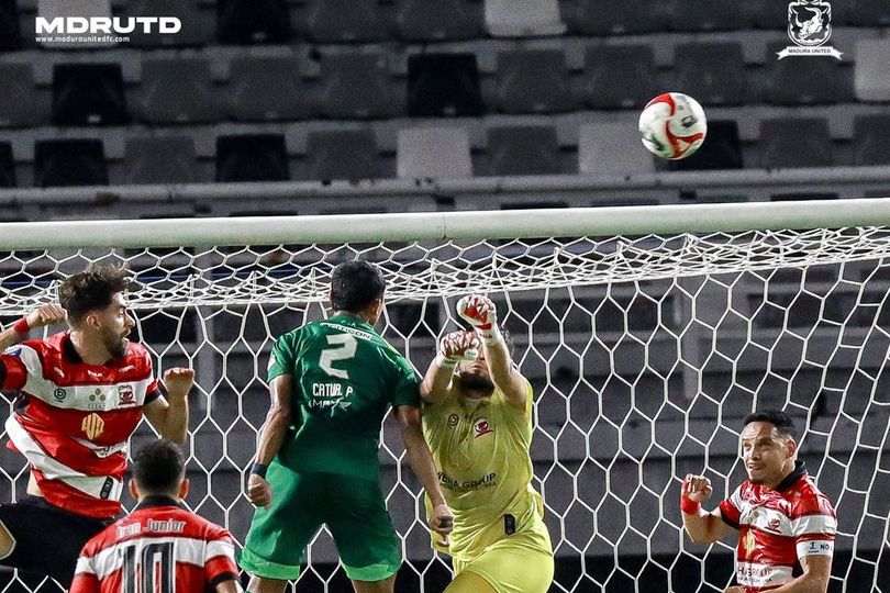 Hasil Persebaya vs Madura United: Gol Istimewa Lulinha Antarkan Sapeh Kerrab Menang dan Keluar dari Zona Degradasi BRI Super League