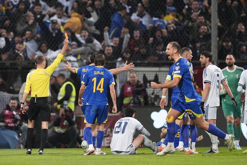 Italia Gagal ke Piala Dunia 2026: Kartu Merah Alessandro Bastoni Jadi Titik Balik Tragis Italia Gagal ke Piala Dunia 2026: Kartu Merah Alessandro Bastoni Jadi Titik Balik Tragis