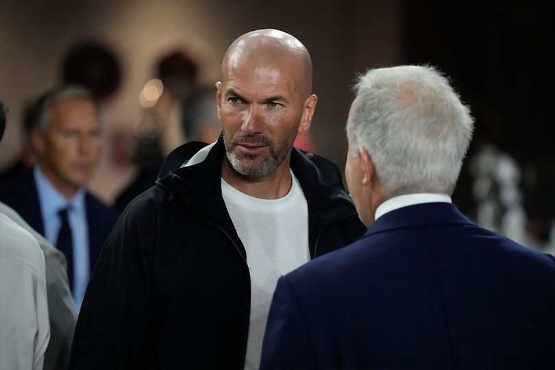 Berkali-kali Dirayu Chelsea, Berkali-kali Juga Menolak, Ini Alasan Zinedine Zidane