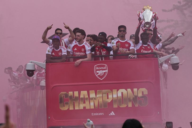 Setengah Juta Fans Tumpah Ruah di London, Arsenal Rayakan Gelar Premier League Meski Gagal Juara Eropa Setengah Juta Fans Tumpah Ruah di London, Arsenal Rayakan Gelar Premier League Meski Gagal Juara Eropa