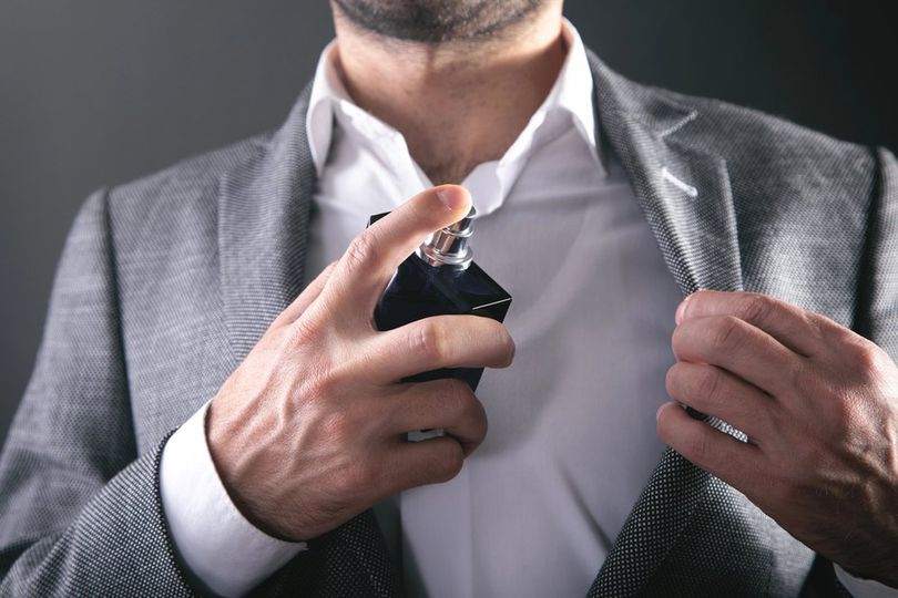 Cara Memilih Parfum Sesuai Personality Pria, Tentukan Taktik Aroma yang Sesuai Karakter Biar Makin On Point! Cara Memilih Parfum Sesuai Personality Pria, Tentukan Taktik Aroma yang Sesuai Karakter Biar Makin On Point!
