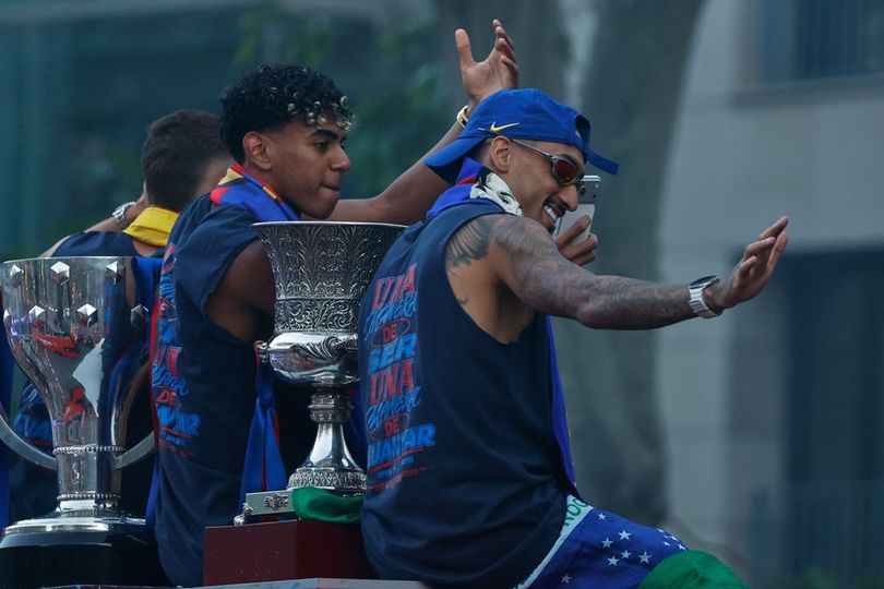 Aksi Lamine Yamal di Parade Juara Barcelona: Kibarkan Bendera Palestina hingga Ejek Madridista