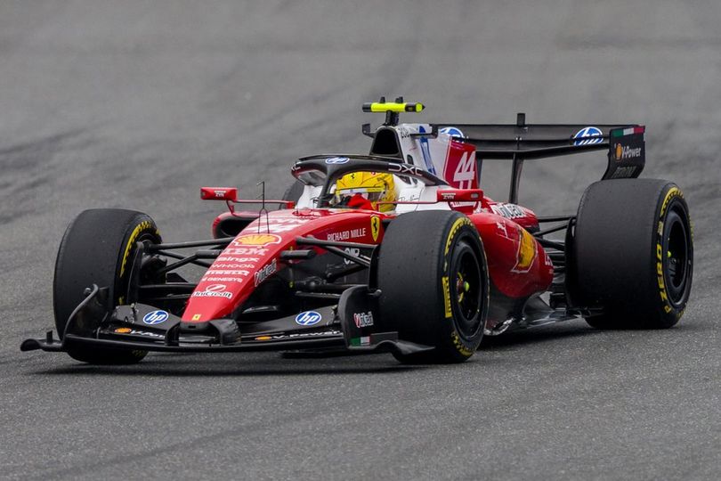 Mobil Rusak Akibat Senggolan, Lewis Hamilton Sedih Kecewakan Ferrari di Formula 1 GP Miami 2026