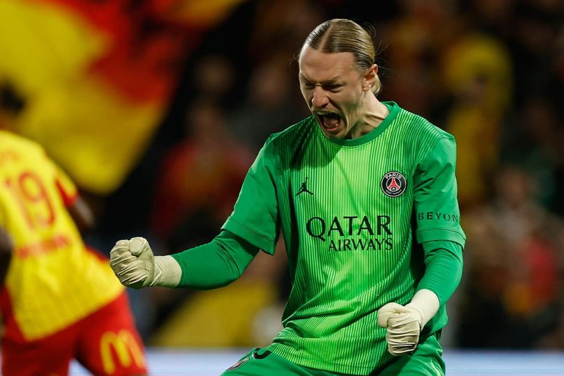 Rahasia Taktik Jenius di Balik Kebiasaan Kiper PSG Membuang Bola ke Luar Lapangan Rahasia Taktik Jenius di Balik Kebiasaan Kiper PSG Membuang Bola ke Luar Lapangan