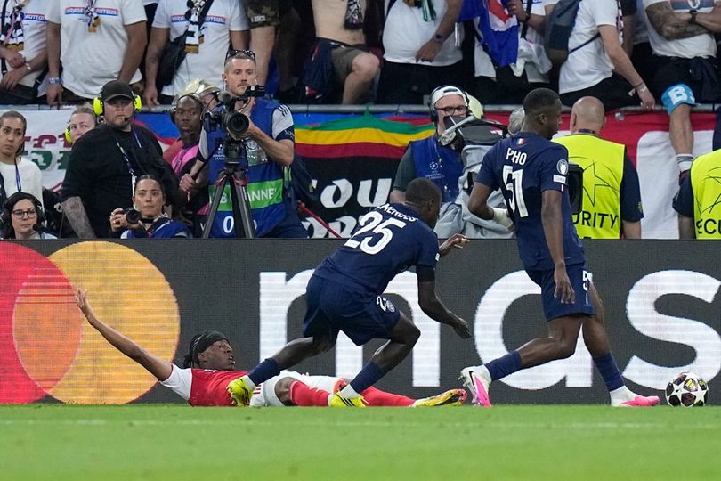 Momen Final Liga Champions: Noni Madueke Dijatuhkan Nuno Mendes, Haruskah Arsenal Dapat Penalti?