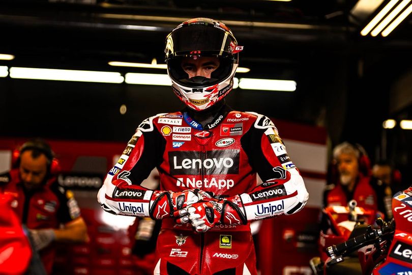 Pecco Bagnaia Syok Kaki Johann Zarco Terjepit di Kecelakaan MotoGP Catalunya, Lanjutkan Balapan Sambil Tahan Pusing