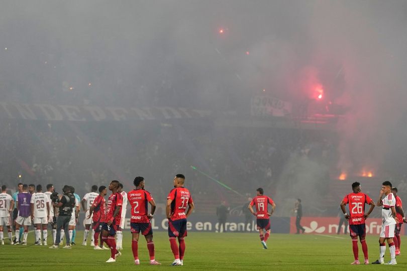 Cerita dari Copa Libertadores: Baru 5 Menit, Duel Flamengo vs Independiente Terpaksa Dihentikan