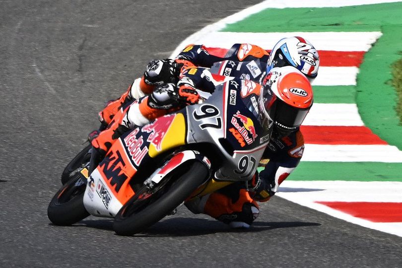 Hasil Race 2 Red Bull Rookies Cup Italia 2026: Ryota Ogiwara Menang Lagi, Kiandra Ramadhipa Jatuh di Lap Terakhir Hasil Race 2 Red Bull Rookies Cup Italia 2026: Ryota Ogiwara Menang Lagi, Kiandra Ramadhipa Jatuh di Lap Terakhir