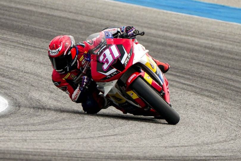 Hasil Race 2 ARRC SS600 Thailand 2026: Thanat Laoongplio Raih Kemenangan Usai Bekuk Anupab Sarmoon Hasil Race 2 ARRC SS600 Thailand 2026: Thanat Laoongplio Raih Kemenangan Usai Bekuk Anupab Sarmoon