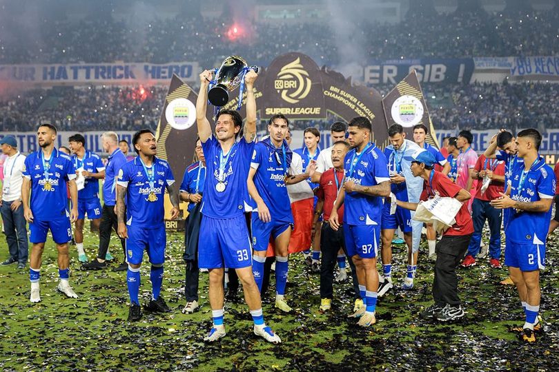 Catatan Bersejarah Thom Haye di Balik Keberhasilan Persib Bandung Raih Gelar Juara BRI Super League Catatan Bersejarah Thom Haye di Balik Keberhasilan Persib Bandung Raih Gelar Juara BRI Super League