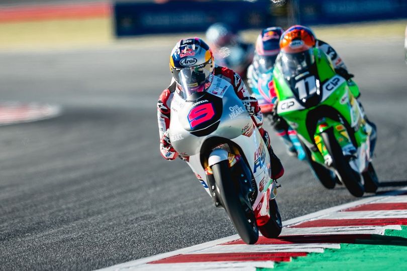 Veda Ega Pratama Finis Top 8 Usai Start Ke-20, Maximo Quiles Menangi Balapan Moto3 Catalunya 2026