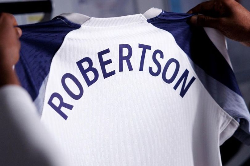 RESMI: Andy Robertson Kini Berseragam Tottenham