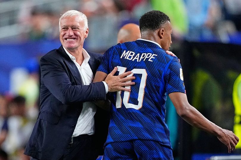 Deschamps Pulang ke Prancis Karena Ibunda Meninggal, Absen Dampingi Les Bleus vs Norwegia Deschamps Pulang ke Prancis Karena Ibunda Meninggal, Absen Dampingi Les Bleus vs Norwegia