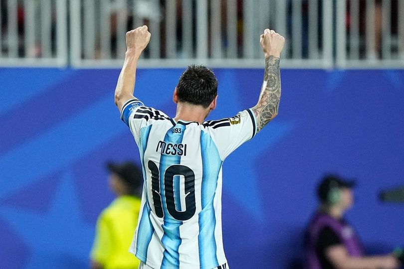 Lionel Messi Lolos dari Hukuman atas Tekel pada Aissa Mandi, Wasit Szymon Marciniak Bikin Kesalahan?