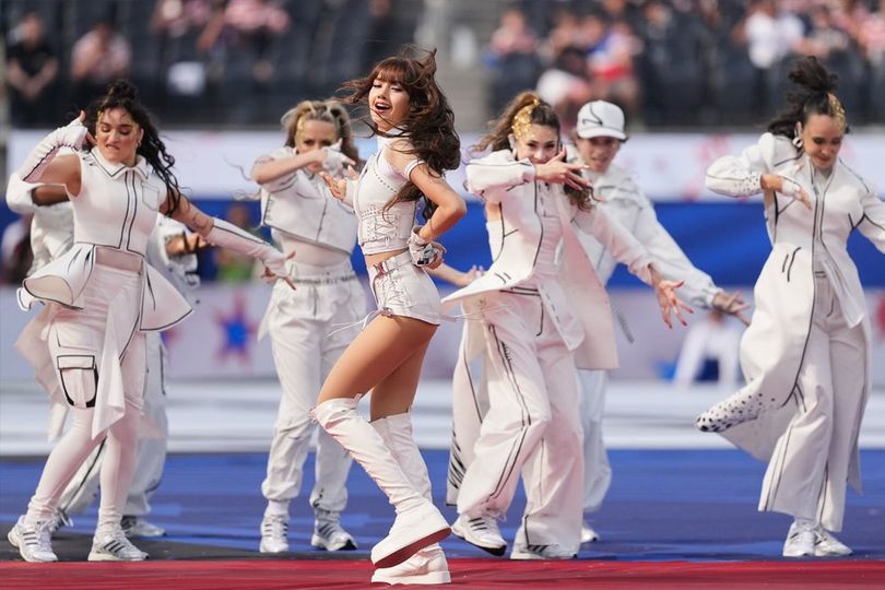 Penampilan Lisa BLACKPINK di Pembukaan Piala Dunia 2026 Bikin K-netizens Terbelah Penampilan Lisa BLACKPINK di Pembukaan Piala Dunia 2026 Bikin K-netizens Terbelah