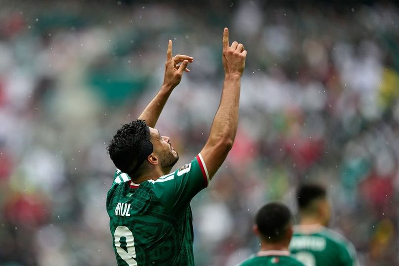 Ketika Raul Jimenez Menunjuk ke Langit Azteca Ketika Raul Jimenez Menunjuk ke Langit Azteca