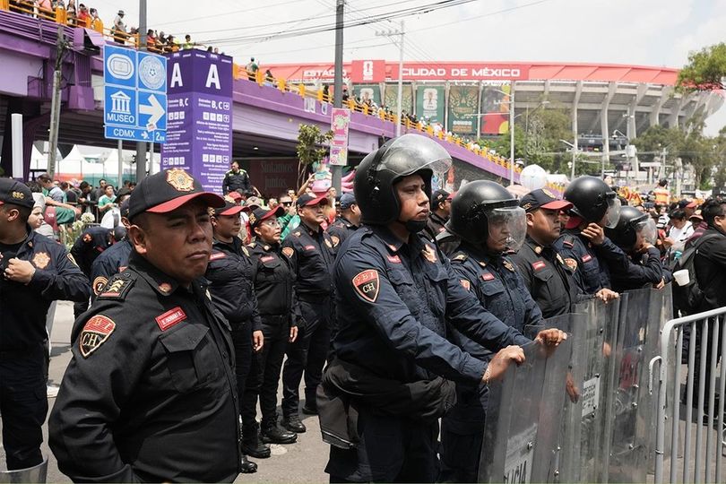 Sisi Kelam Pembukaan Piala Dunia 2026: Diwarnai Demo, Bom Molotov, dan Baku Hantam di Luar Stadion Azteca Sisi Kelam Pembukaan Piala Dunia 2026: Diwarnai Demo, Bom Molotov, dan Baku Hantam di Luar Stadion Azteca
