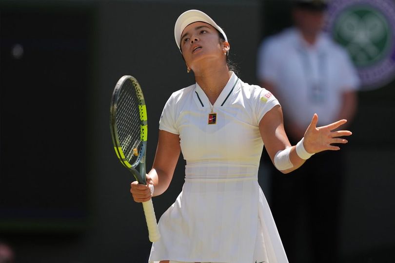 Siapa Alexandra Eala? Petenis Filipina yang Menumbangkan Iga Swiatek di Wimbledon 2026 Siapa Alexandra Eala? Petenis Filipina yang Menumbangkan Iga Swiatek di Wimbledon 2026