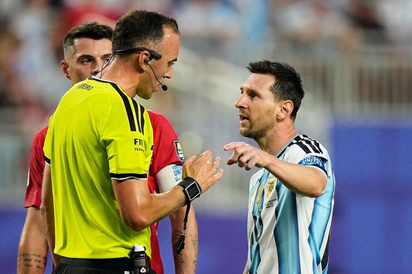 Percakapan Lionel Messi dengan Wasit Joao Pinheiro dari Portugal Bocor: Bicara yang Sopan Percakapan Lionel Messi dengan Wasit Joao Pinheiro dari Portugal Bocor: Bicara yang Sopan