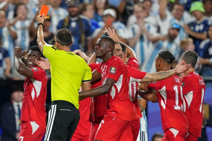 Kartu Merah Breel Embolo Saat Lawan Argentina, VAR Dinilai Melewati Batas Kartu Merah Breel Embolo Saat Lawan Argentina, VAR Dinilai Melewati Batas