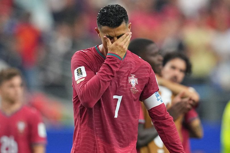 Air Mata Cristiano Ronaldo Jatuh usai Portugal Tersingkir: Doakan Spanyol Masuk Final! Air Mata Cristiano Ronaldo Jatuh usai Portugal Tersingkir: Doakan Spanyol Masuk Final!