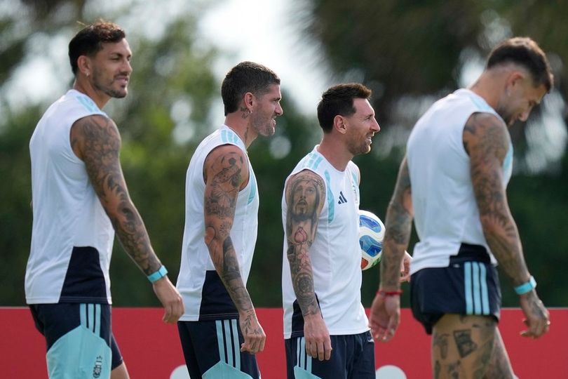 Pita Merah Jimat Keberuntungan Para Pemain Timnas Argentina di Piala Dunia 2026 Pita Merah Jimat Keberuntungan Para Pemain Timnas Argentina di Piala Dunia 2026
